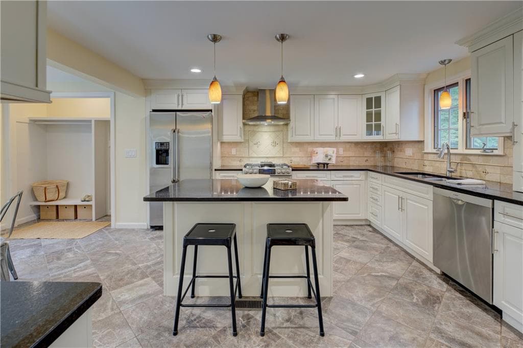 8 Lee Road - Photo 5