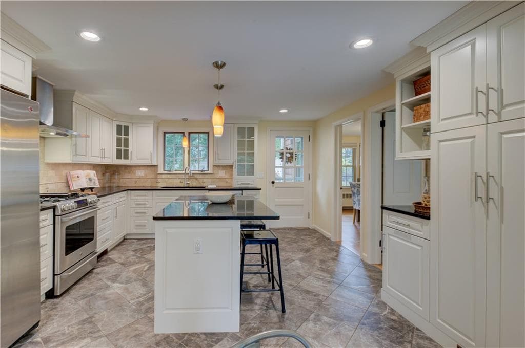 8 Lee Road - Photo 4