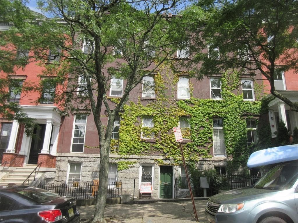 100 Bowen Street #4 E