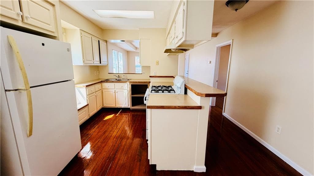384 Metacom Avenue - Photo 2