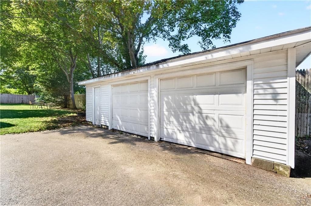 392 Bradford Road - Photo 3
