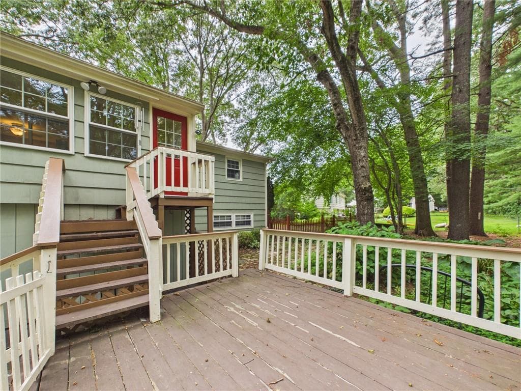 77 Surrey Lane - Photo 2