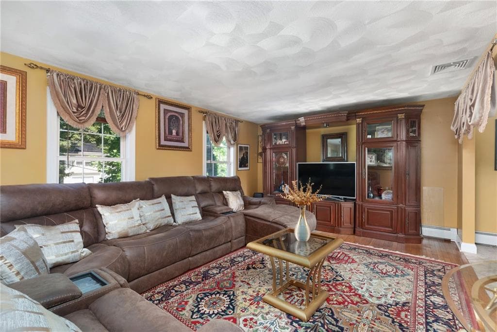 90 Rowley Street - Photo 2