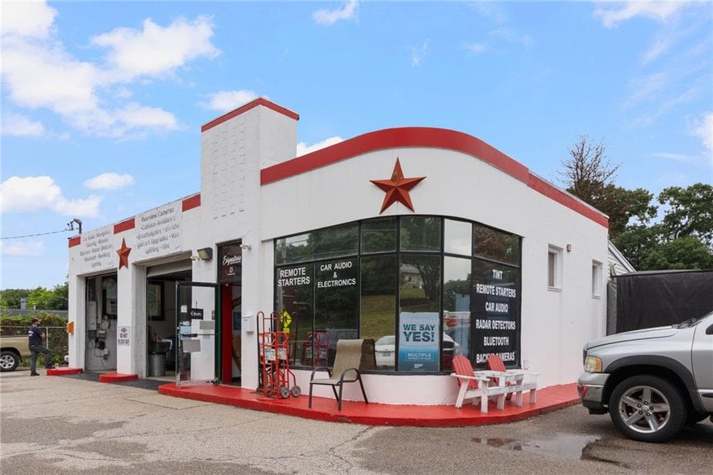 329 Providence Street - Photo 4