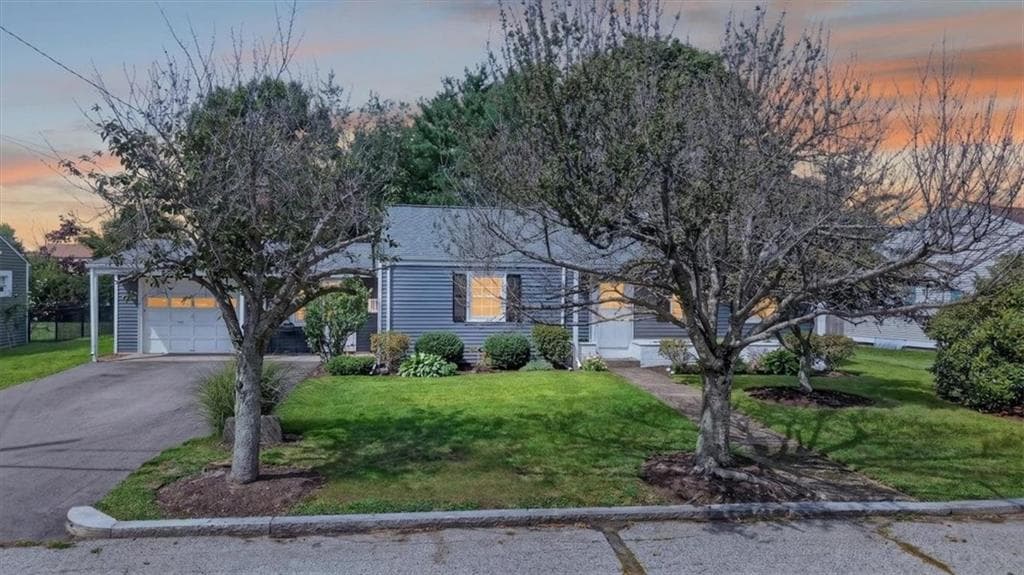 120 Weeden Avenue - Photo 3
