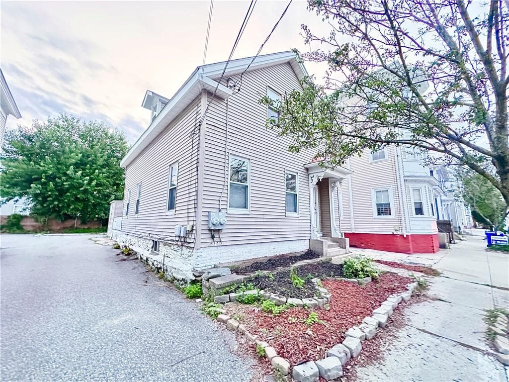 137 Sutton Street - Photo 2