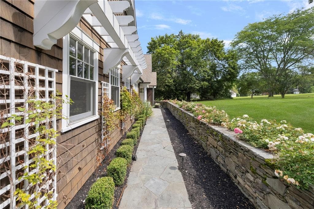 543 Woonsocket Hill Road - Photo 4