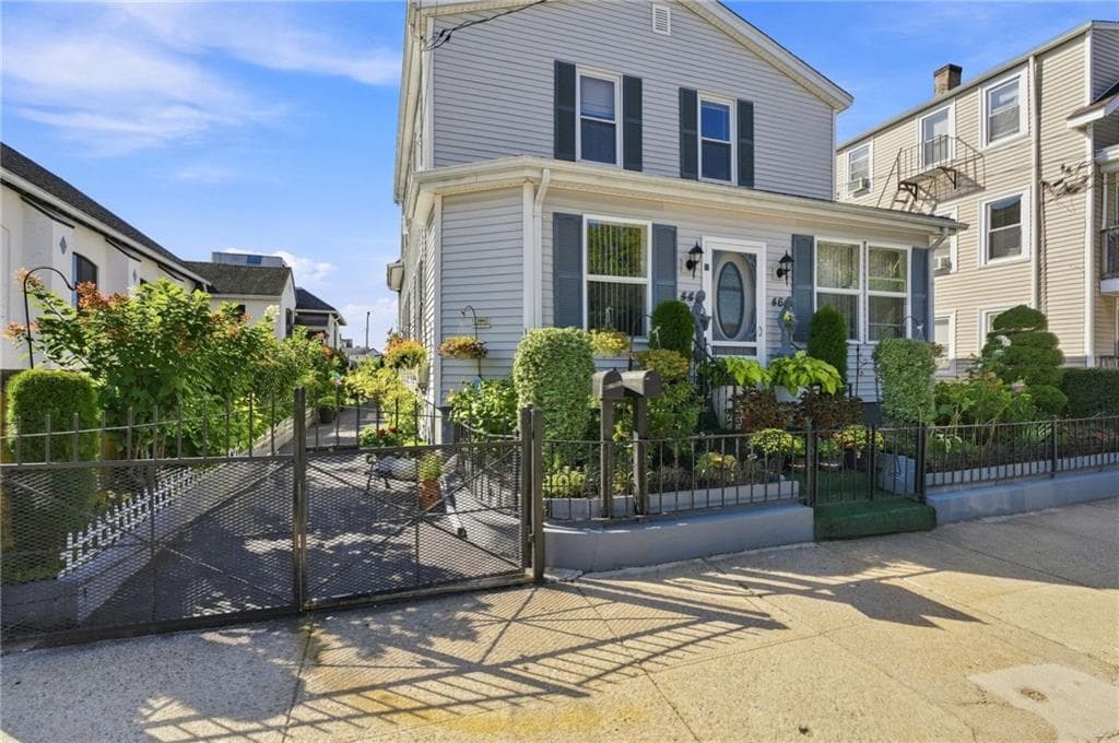 44 Lawn Avenue - Photo 2
