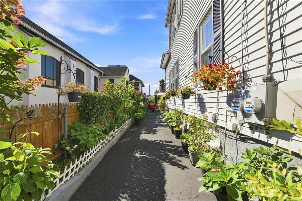 44 Lawn Avenue - Photo 3
