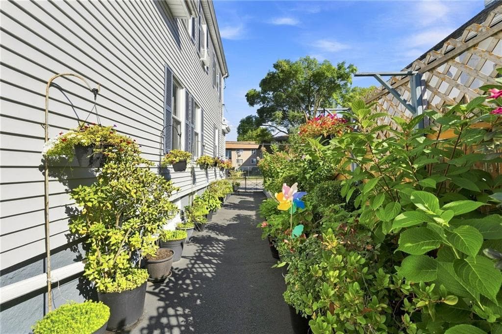 44 Lawn Avenue - Photo 4