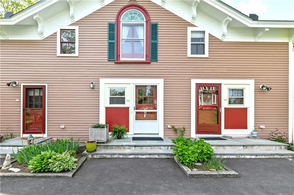 97 Narragansett Avenue
