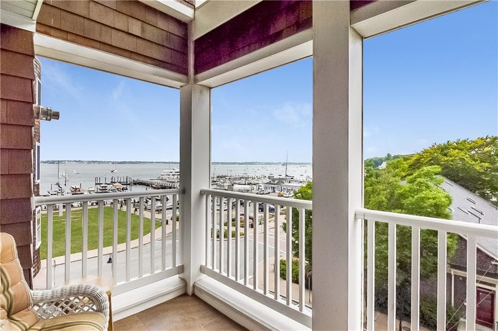 53 Conanicus Avenue #4E - Photo 3