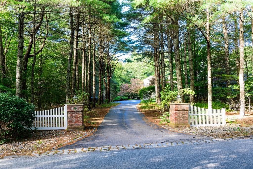31 Raccoon Hill Road - Photo 2