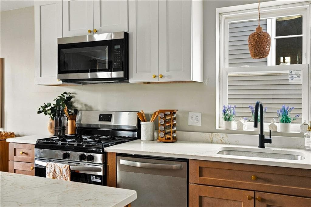 796 Atwells Avenue - Photo 4