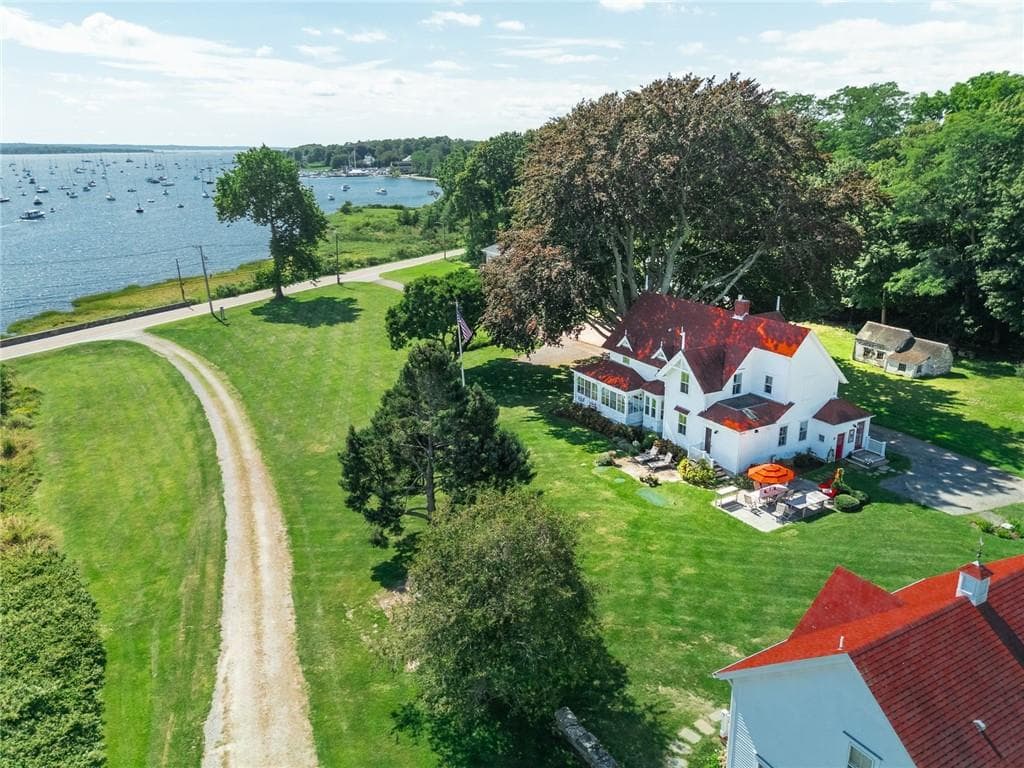 60 Poppasquash Road - Photo 1