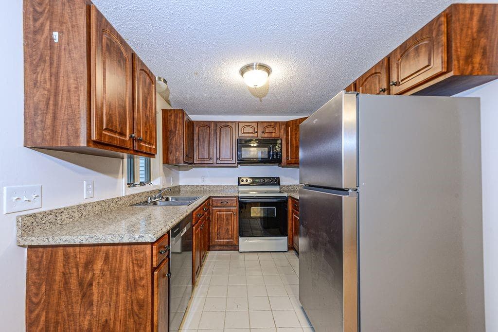 29 West Castle Way #B - Photo 4
