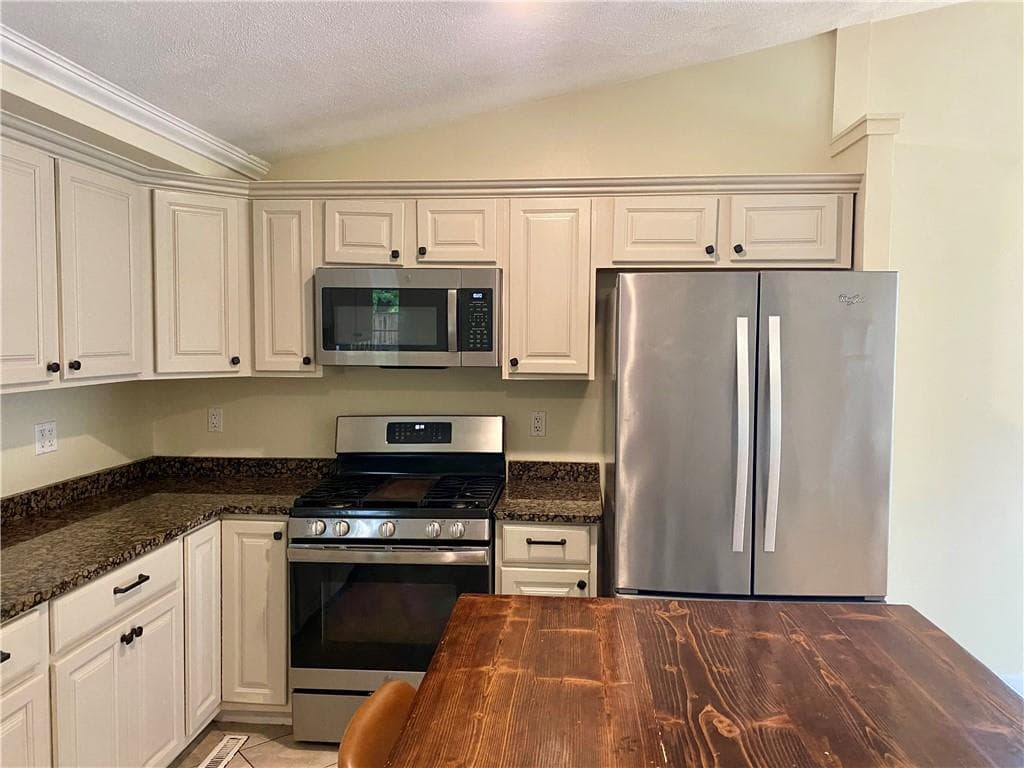 191 Armstrong Avenue - Photo 3