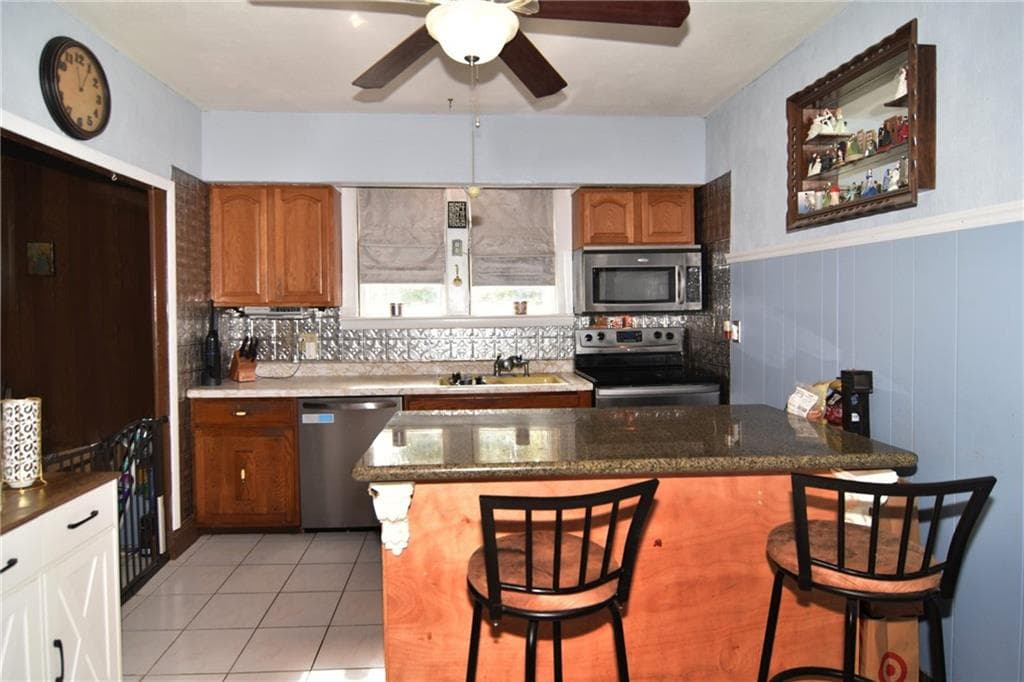 404 WOONASQUATUCKET Avenue - Photo 2