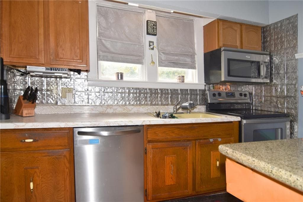 404 WOONASQUATUCKET Avenue - Photo 3