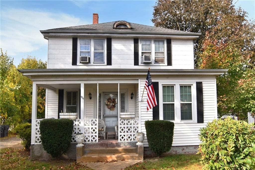 404 WOONASQUATUCKET Avenue
