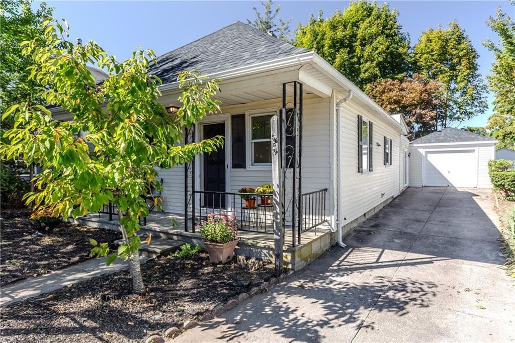 107 Crescent View Avenue - Photo 2
