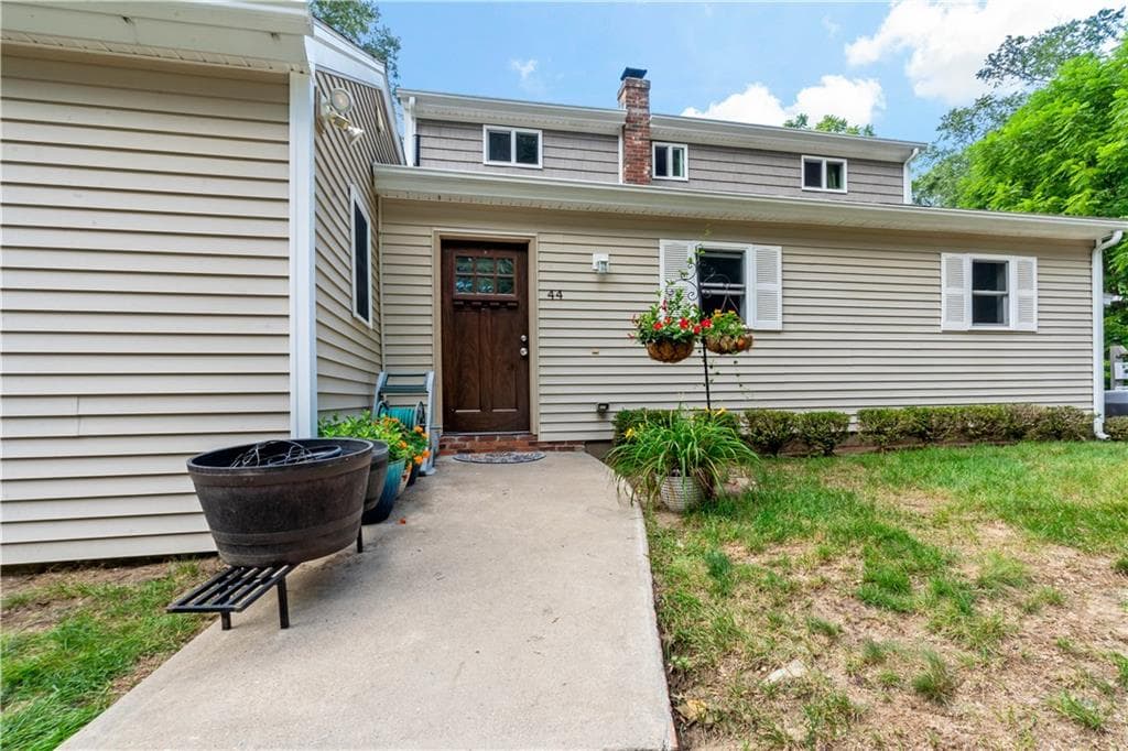44 MAXWELL Drive - Photo 2