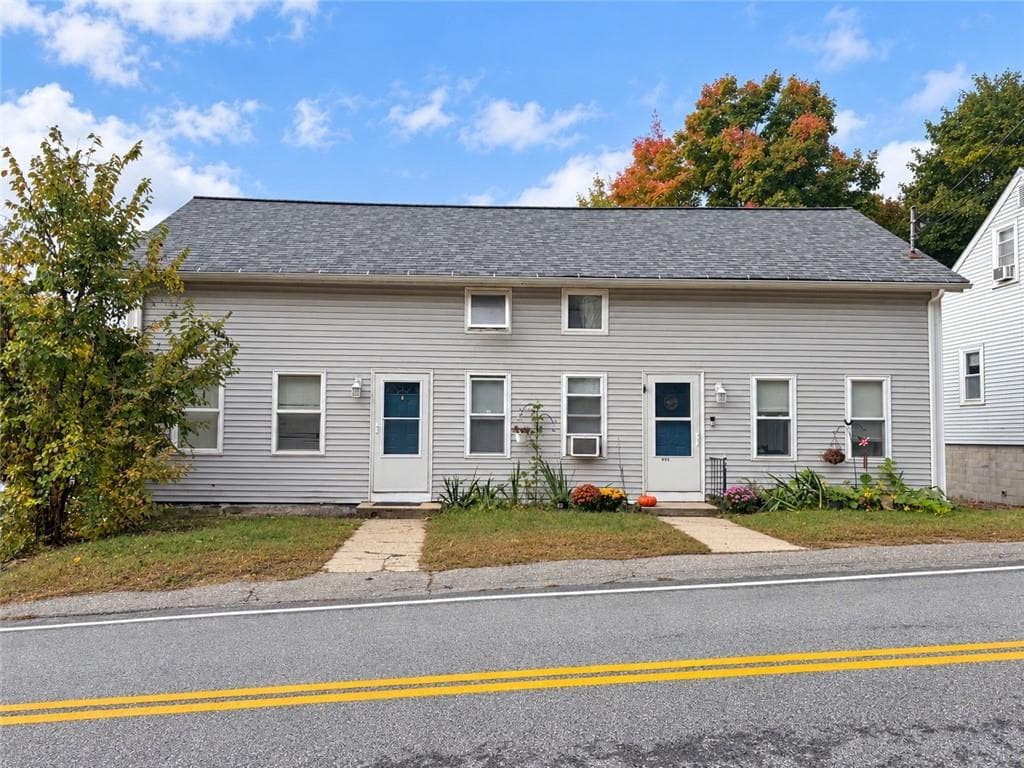 990 Douglas Pike