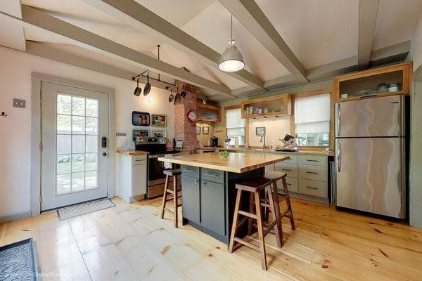 300 Broadway Avenue - Photo 2