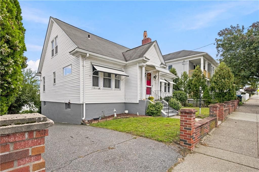 476 East Avenue - Photo 2