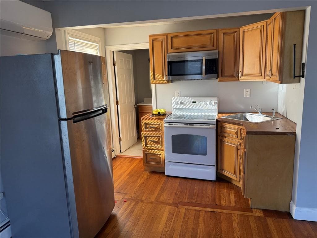 319 admiral Street - Photo 3