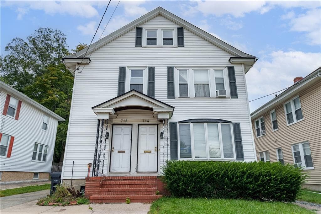 712 East Avenue - Photo 2