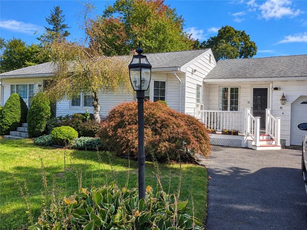 91 Flora Avenue - Photo 2