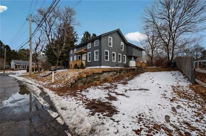 49 laurel Street - Photo 2