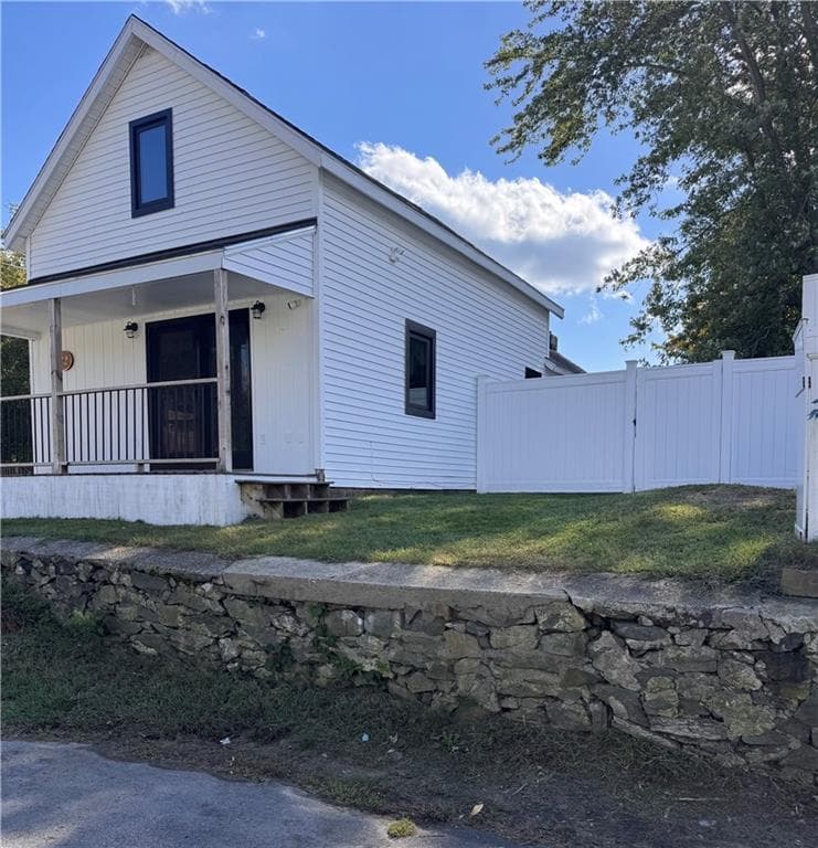82 Middle Street - Photo 2