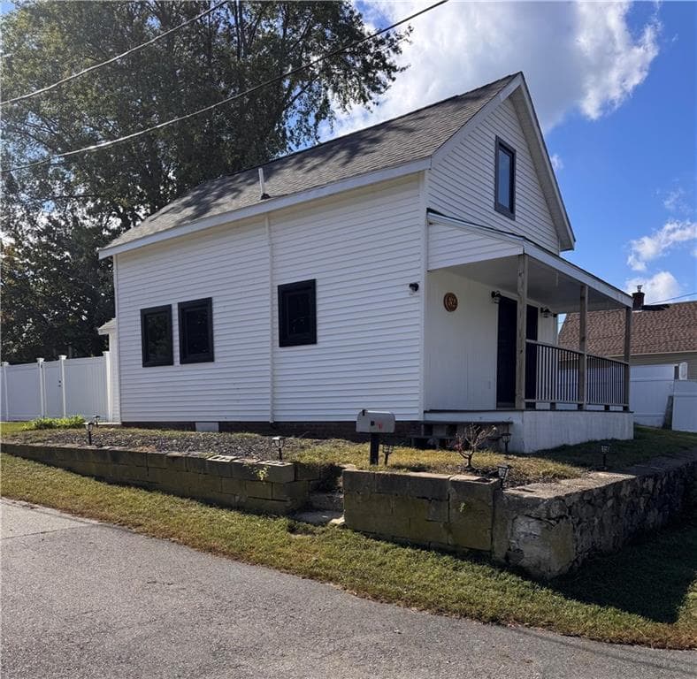 82 Middle Street - Photo 3