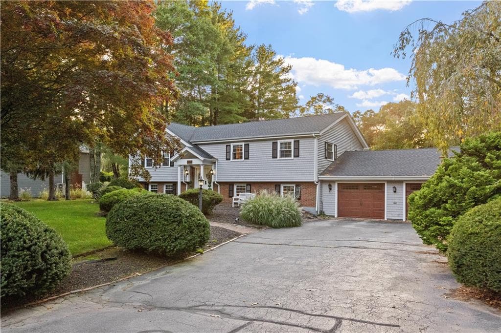 22 Gilbert Stuart Drive - Photo 2