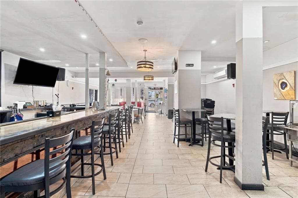 765 Broad Street - Photo 2