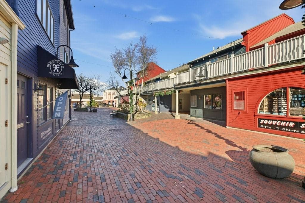 214 Goddard Row