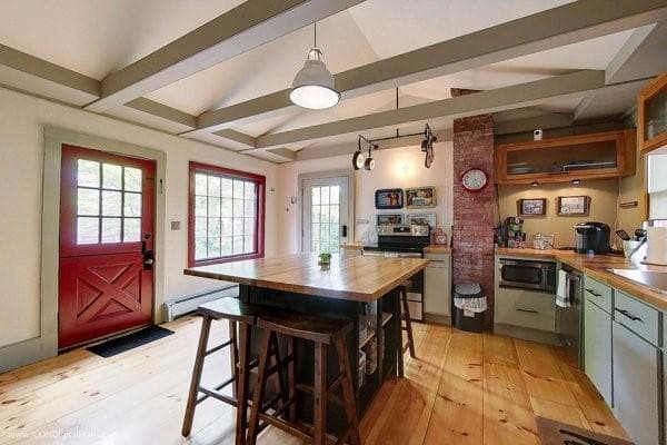 300 Broadway Avenue - Photo 2