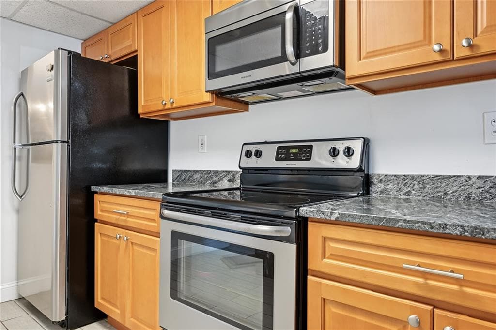 650 East Greenwich Avenue #2-111 - Photo 4