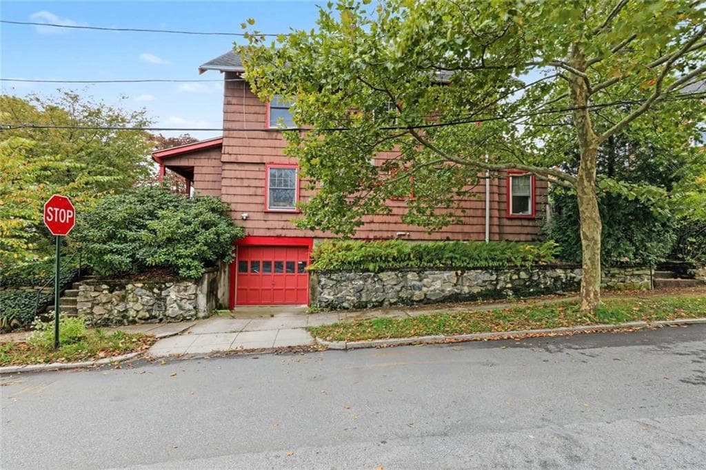 366 Morris Avenue - Photo 3