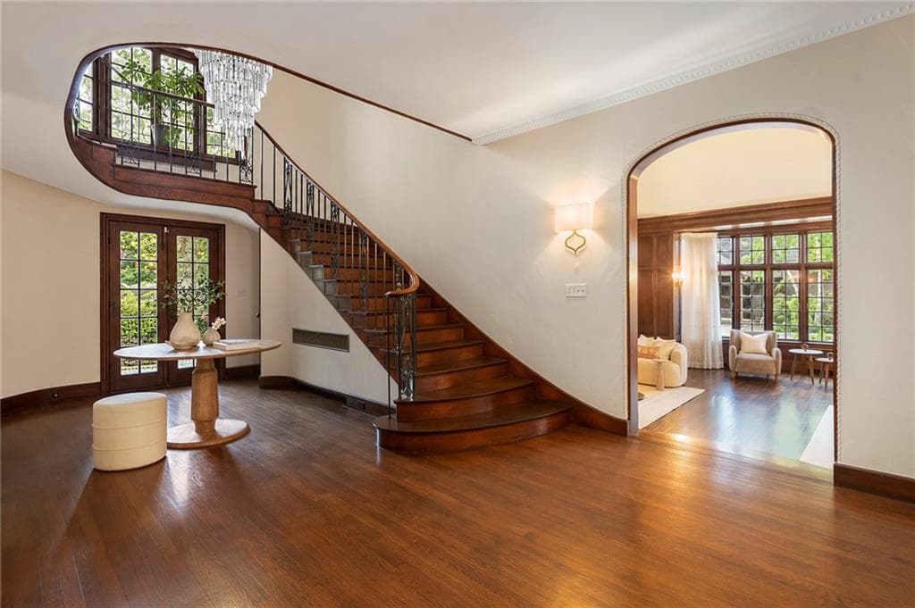 330 Freeman Parkway - Photo 2