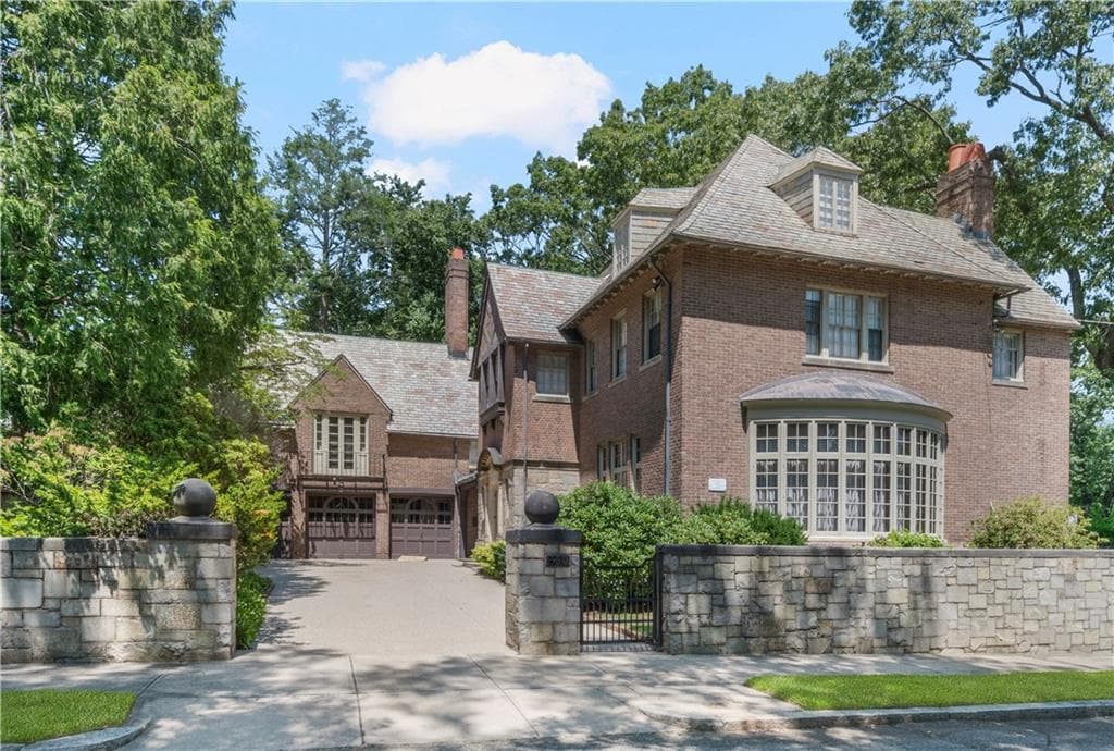 330 Freeman Parkway - Photo 1