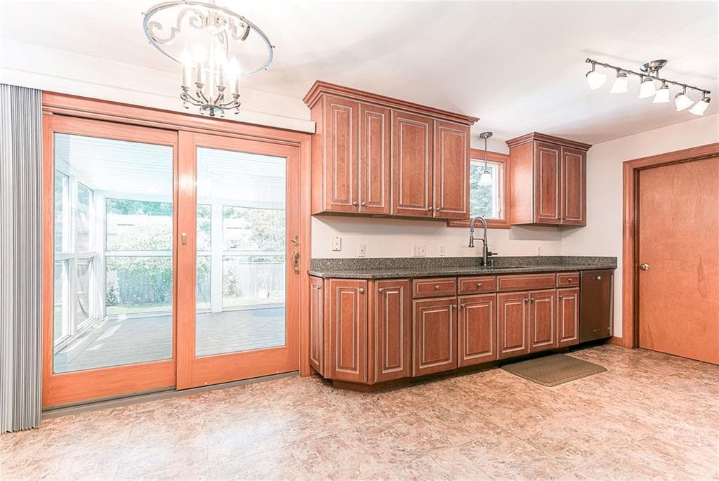 91 Torrington Drive - Photo 2