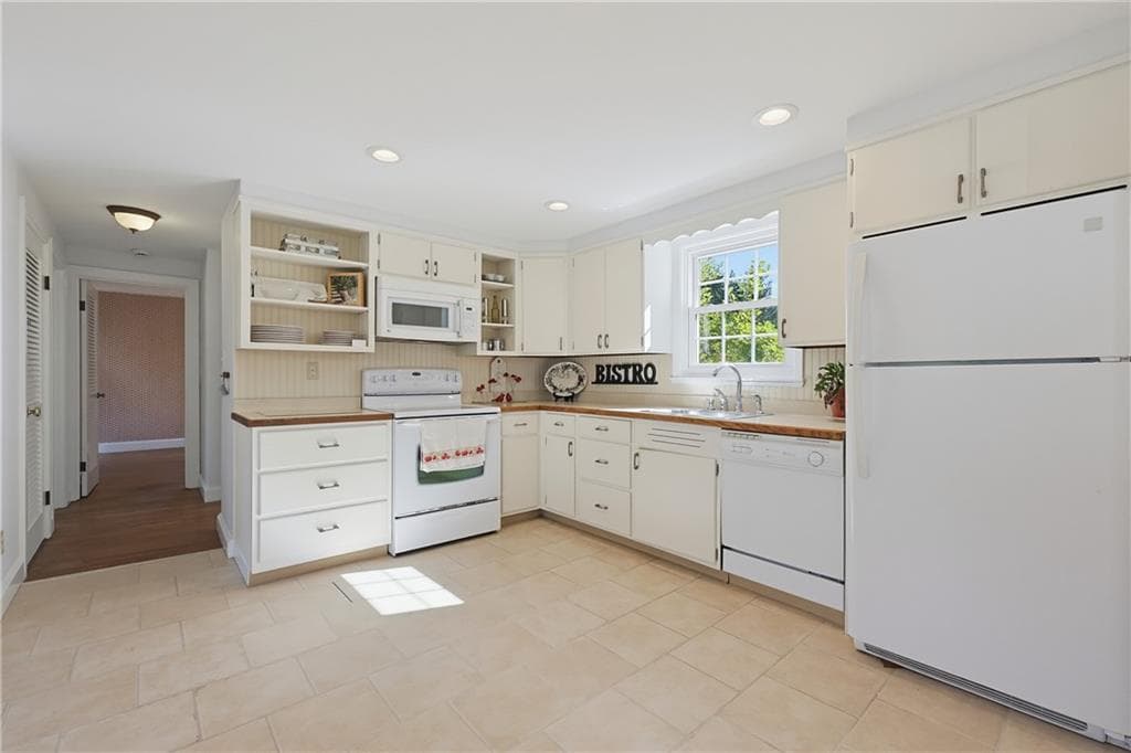 150 Betsey Williams Drive - Photo 4