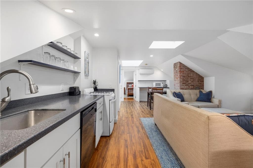 21 Vaughan Avenue #2 - Photo 3