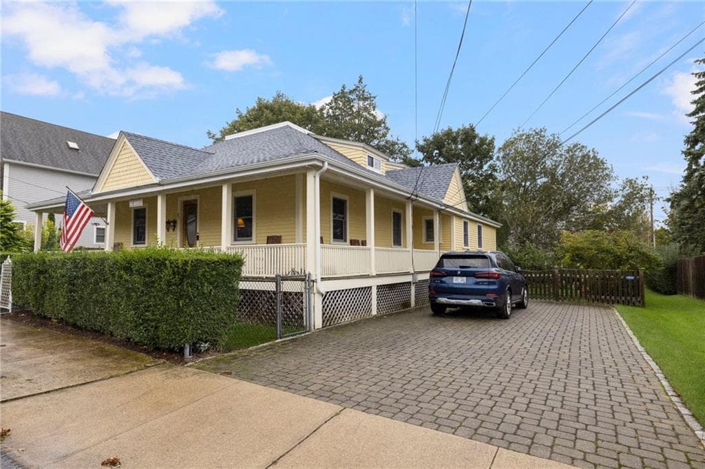 21 Vaughan Avenue
