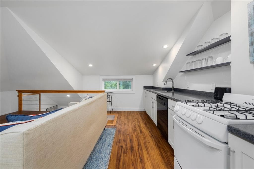 21 Vaughan Avenue #2 - Photo 4