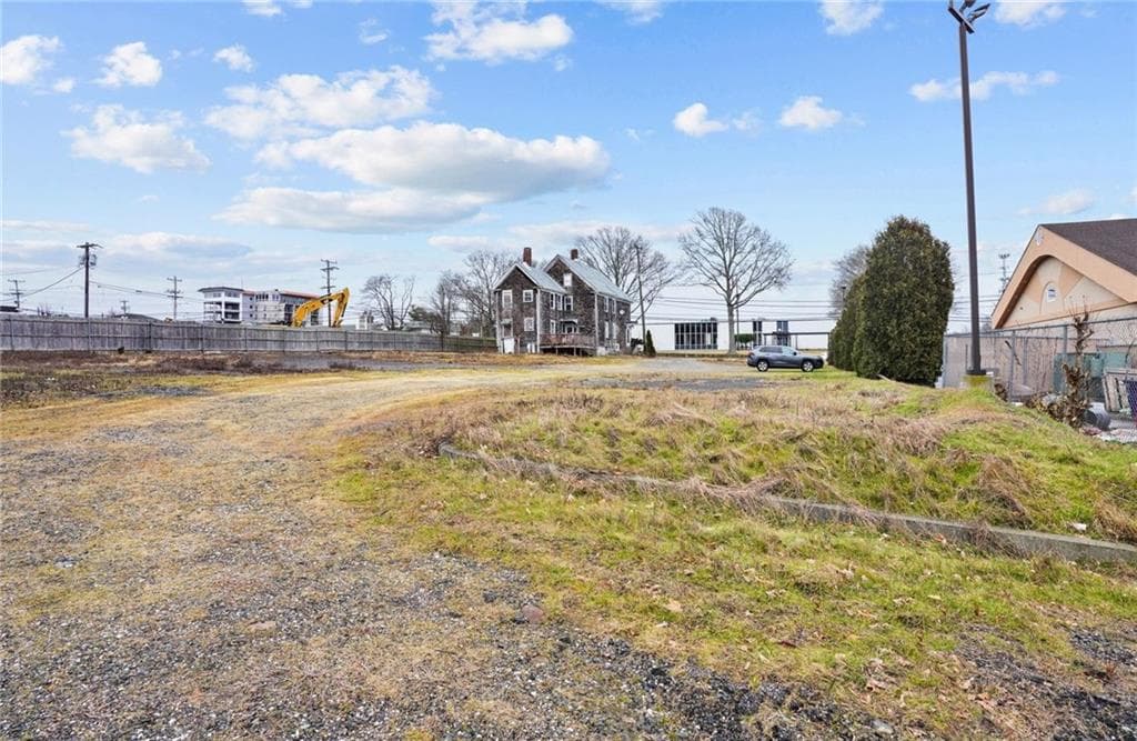 383 Metacom Avenue - Photo 4