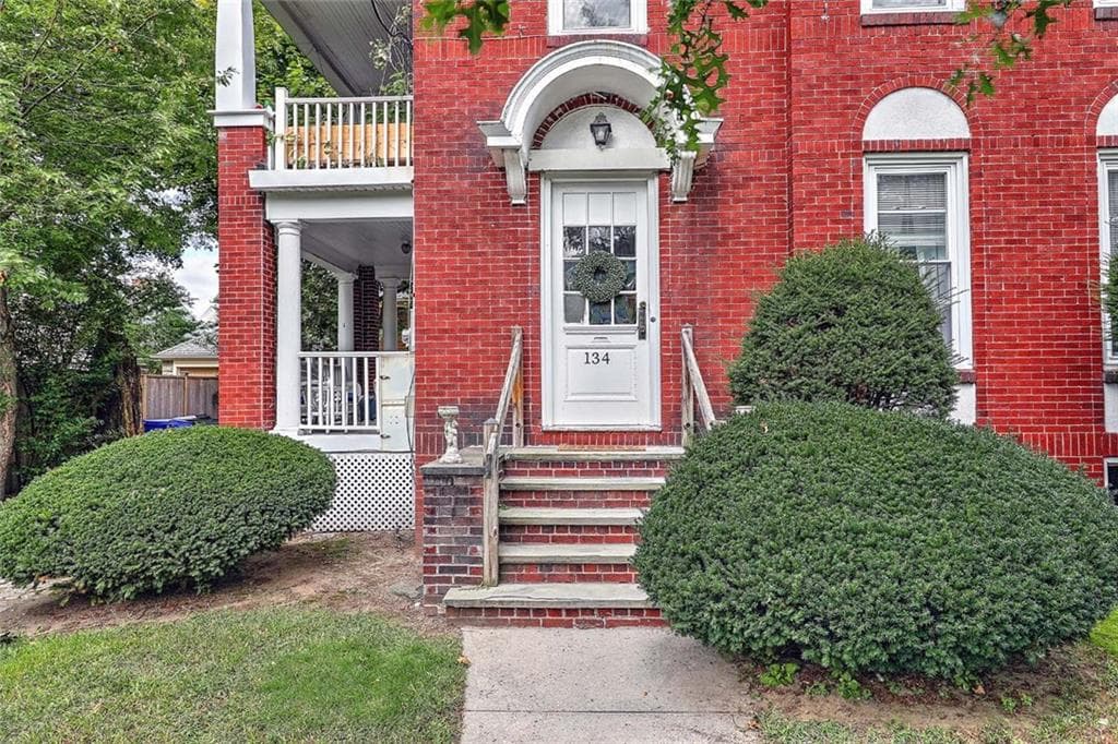 134 Irving Avenue - Photo 4